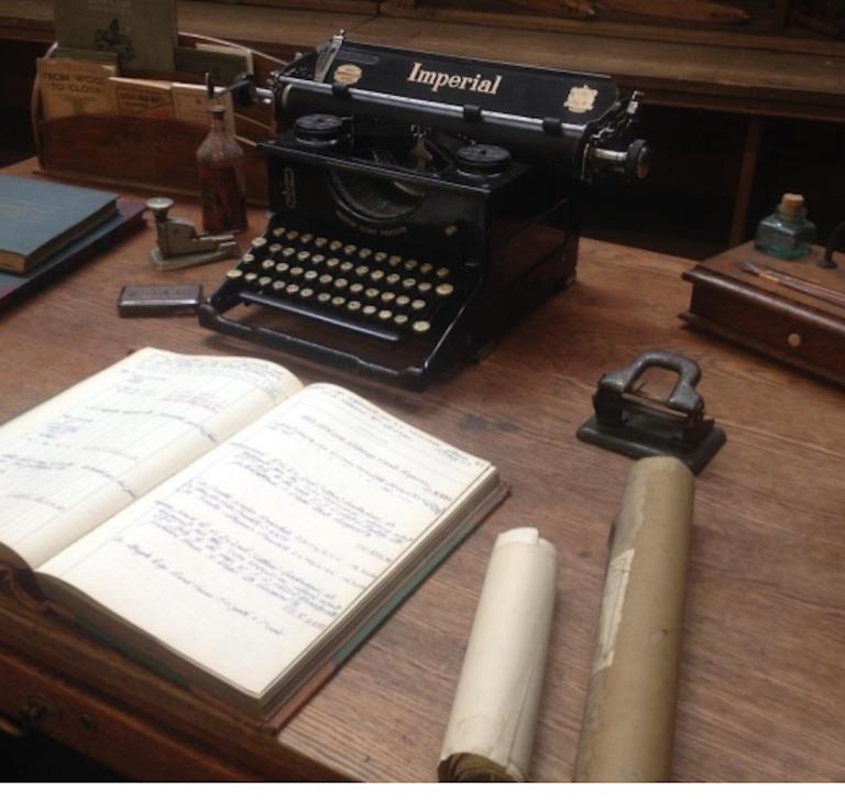 Sherlock Holmes' desk replica